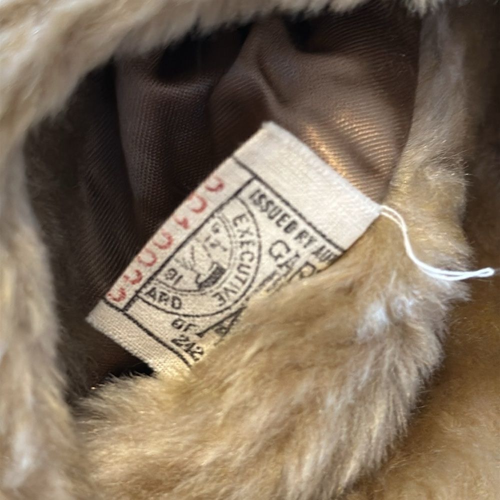 Vintage Cara women’s faux fur coat. No size tag. Please see measurements - Picture 10 of 11